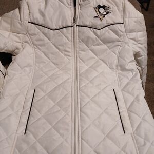 Womens Piittsburgh Penguins NHL White Coat. Size M